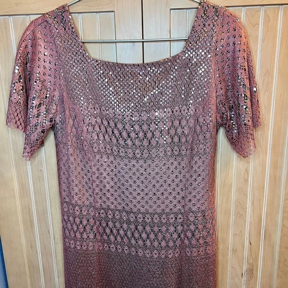 Elegant Lace Mini Dress in Mauve - Picture 3 of 16